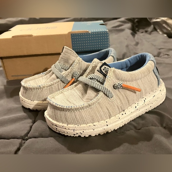 Hey Dude Shoes. Toddler. Size 5. - Picture 6 of 8